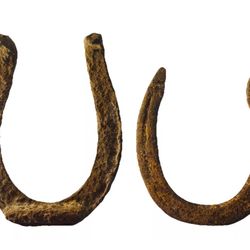 Set Of Horseshoes Vintage Lucky Charm Rusted As Found Display Farm Prop