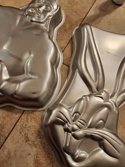 Vintage Hulk & Bugs Bunny Baking  Pans