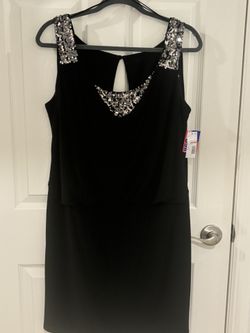 Short Blk Dress With Little sequence, the side of the Stratis