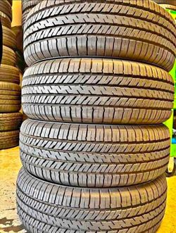 225 60 17 Yokohama tires Con 80% de Vida Las 4