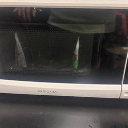 Like New Insignia Microwave