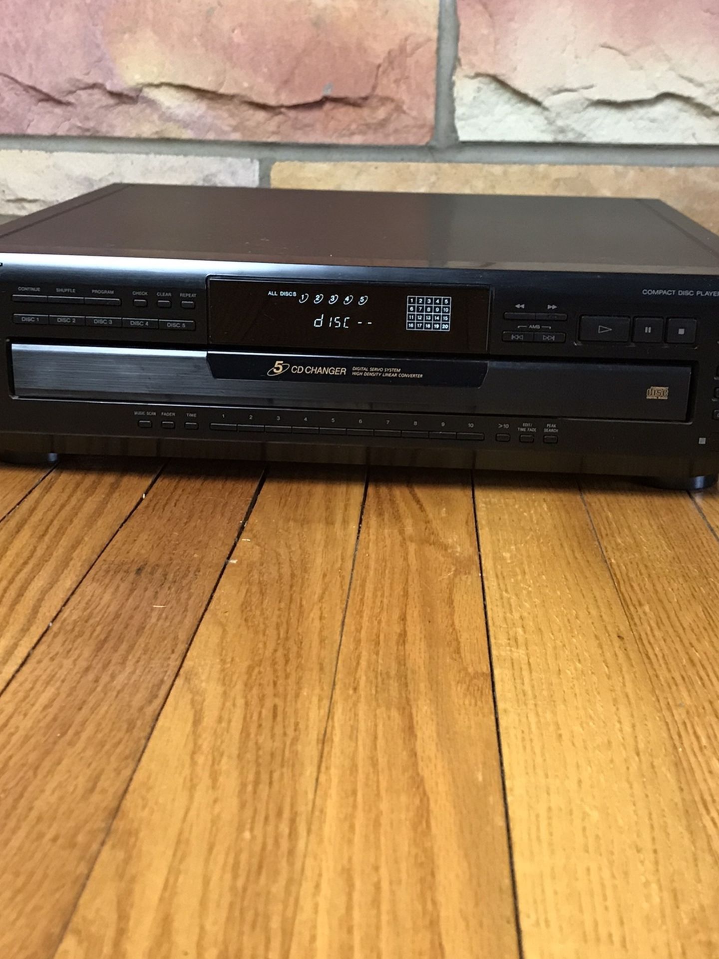 5 Disc CD Player Sony CDP-CE405 Tested. Works. No Remote.