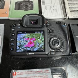Canon 7D 35mm DSLR Camera
