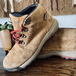 Women’s Inquire Chukka Danner Hiking Boots