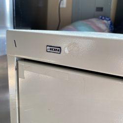 HDN File Cabinet Lockable With Keys