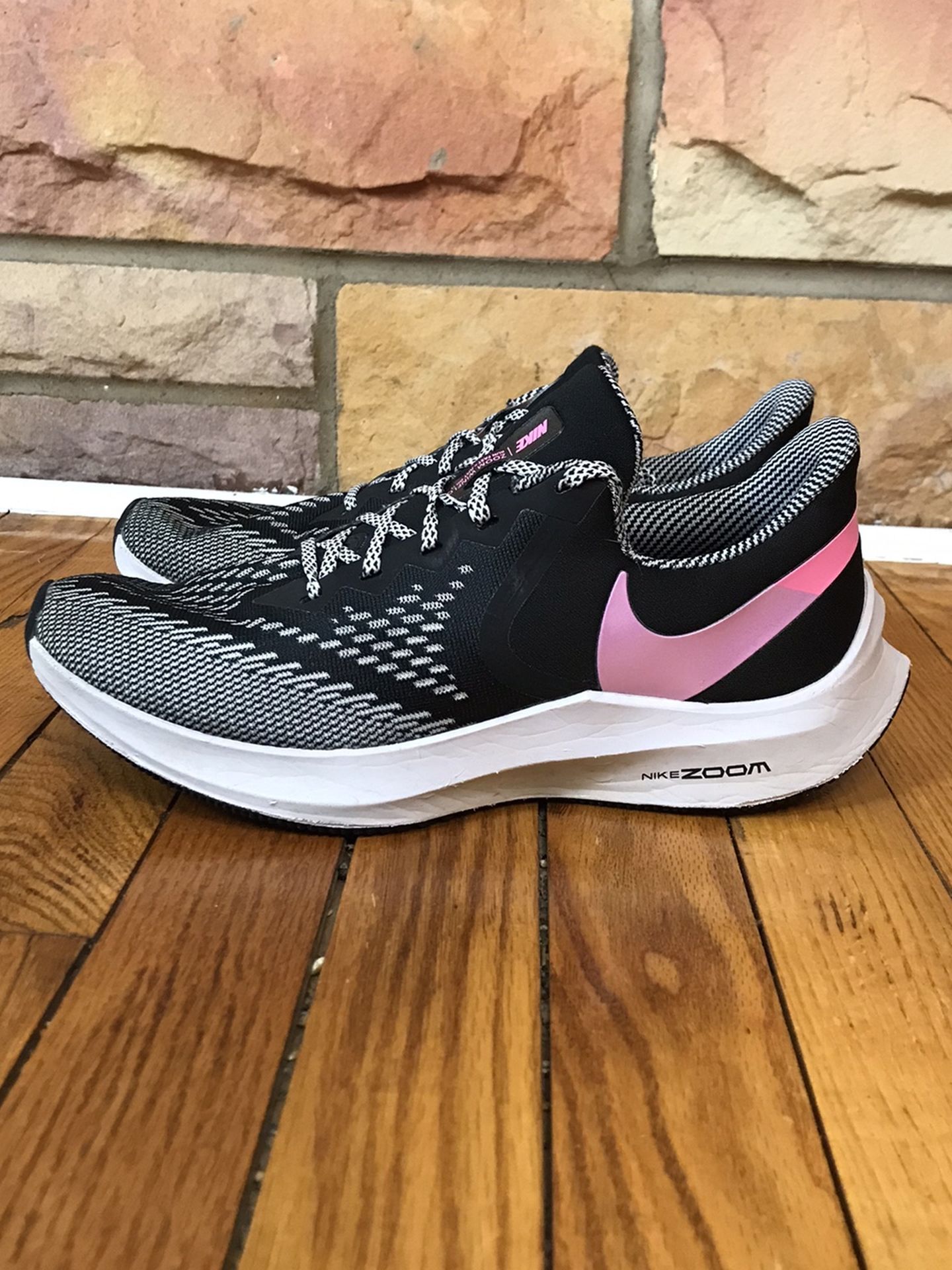 Nike Air Zoom Winflo 6 Running Shoes Women's Size 9.5 CN2153-001 Black Sneakers Gently used