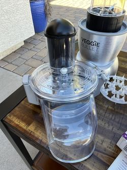 Veggie Bullet Spiralizer & Food Processor With Extras for Sale in Tolleson,  AZ - OfferUp