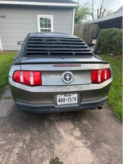 2010 ford mustang