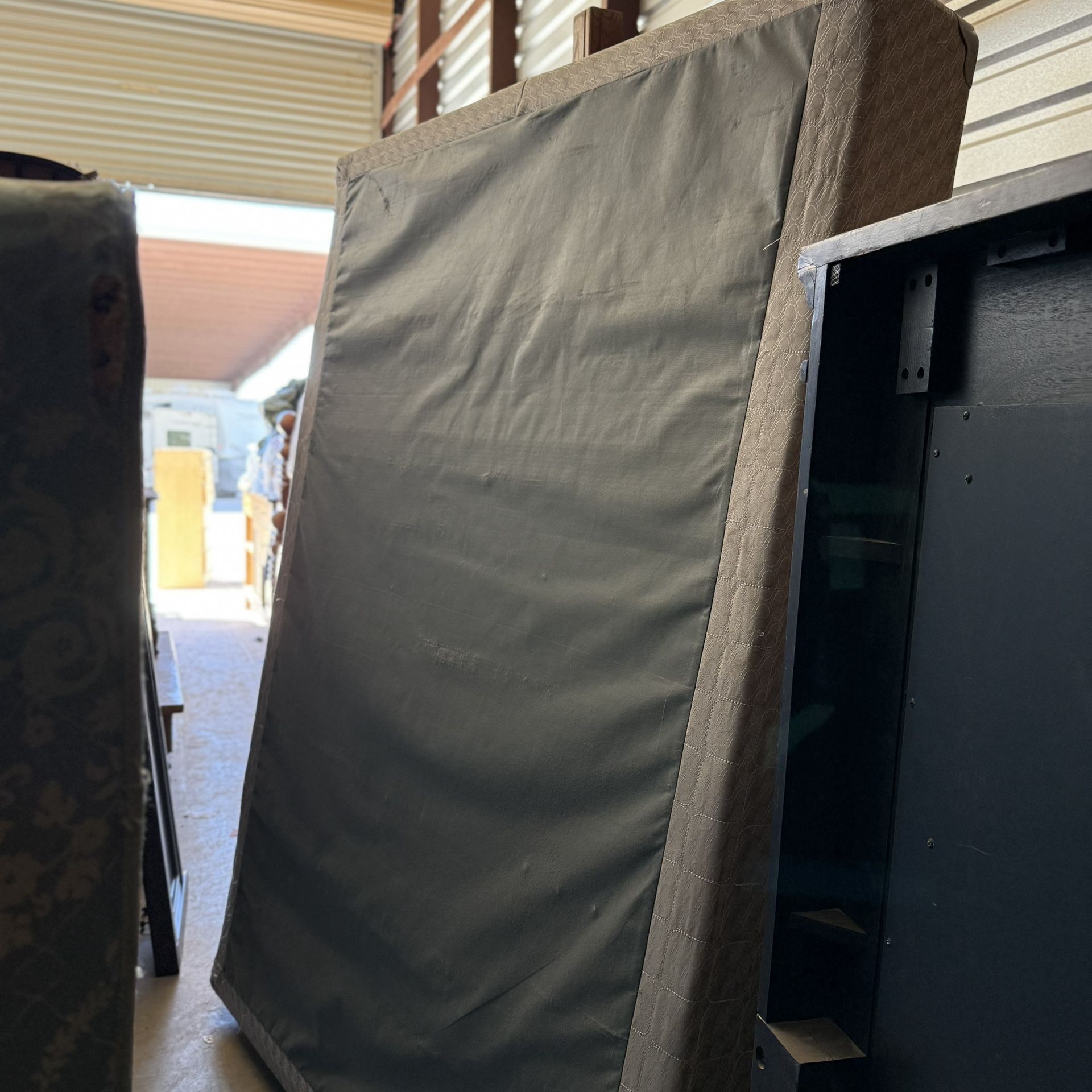 🎁QUEEN SIZE BED BOXSPRINGS $79 EACH🎁