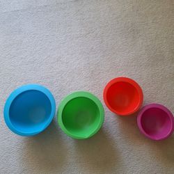 4 Colorful Stackable Bowls