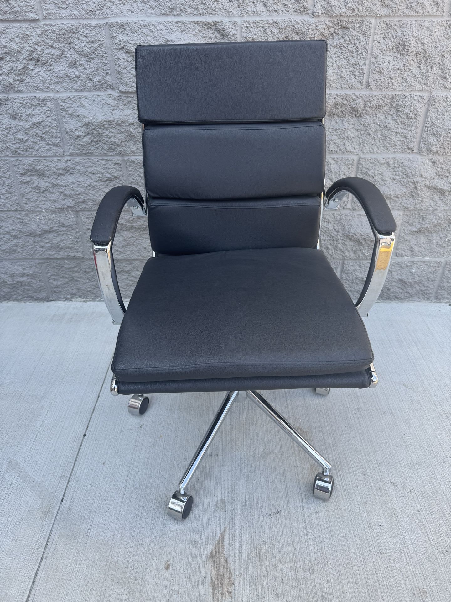 Black Desk Chair