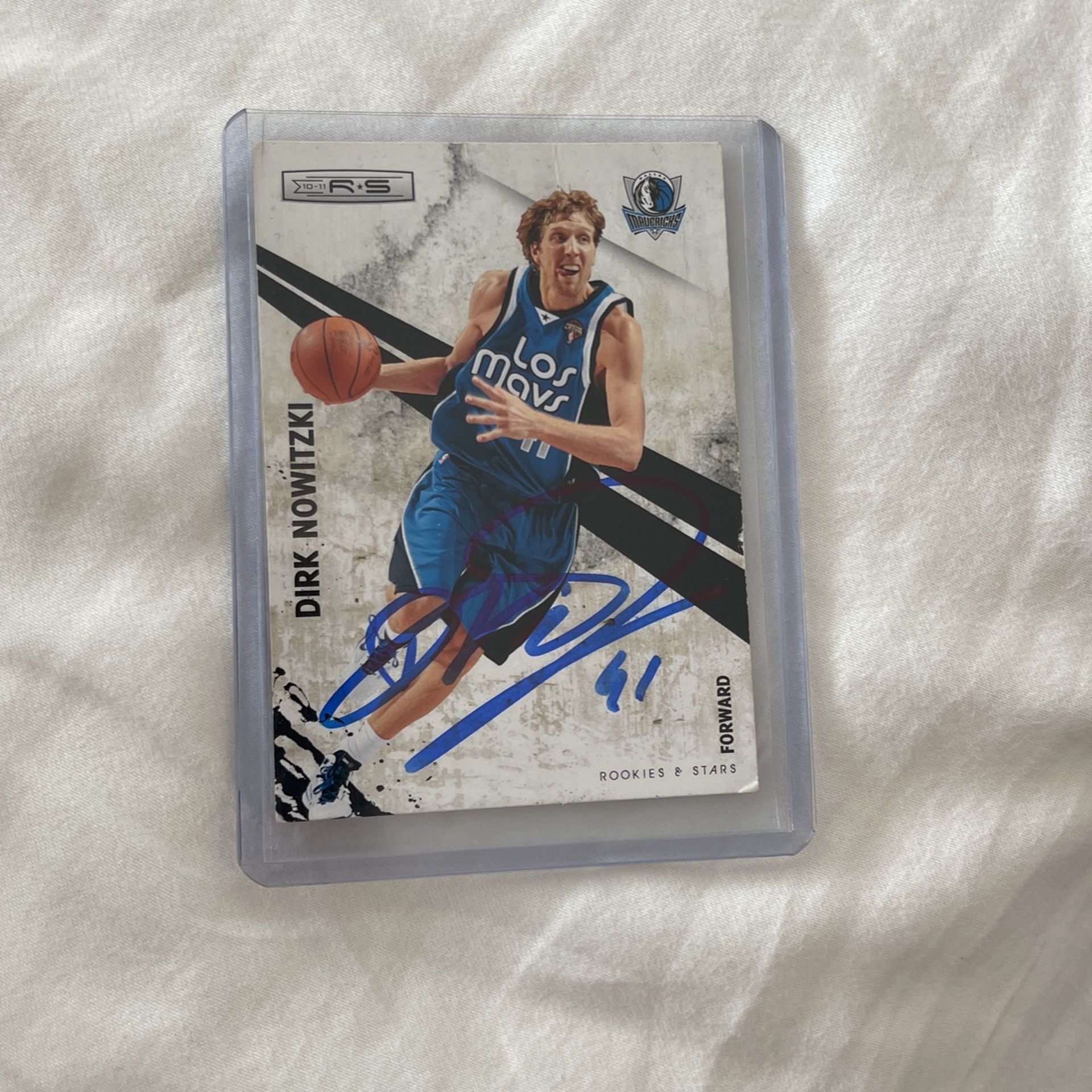 Signed Dirk Nowitzki Basketball Card