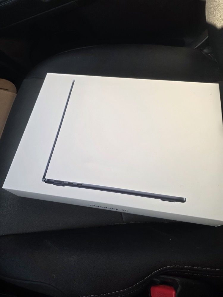 Brand New MacBook Air 13 In M4 Chip 