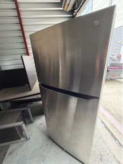 LG Stainless Steel Refrigerator – Clean, Lightly Used (Office Use)