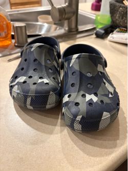 J1 crocs