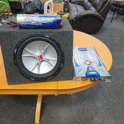 12" Kicker With 2000 W Amp/Farad Capacitor 