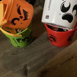 4 McDonald's boo buckets
