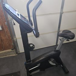 Nautilus U616 Upright Exercise Bike