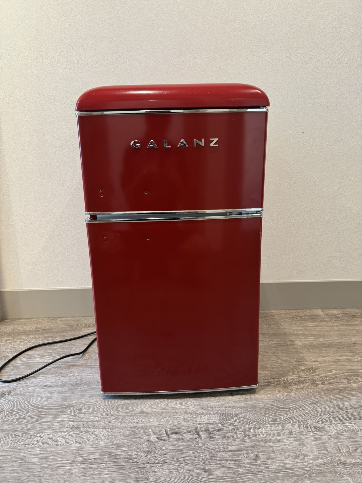 Retro Mini Fridge/Freezer