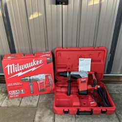 Milwaukee 1-9/16” SDS-Max Rotary Hammer Kit 10.5 Amps 