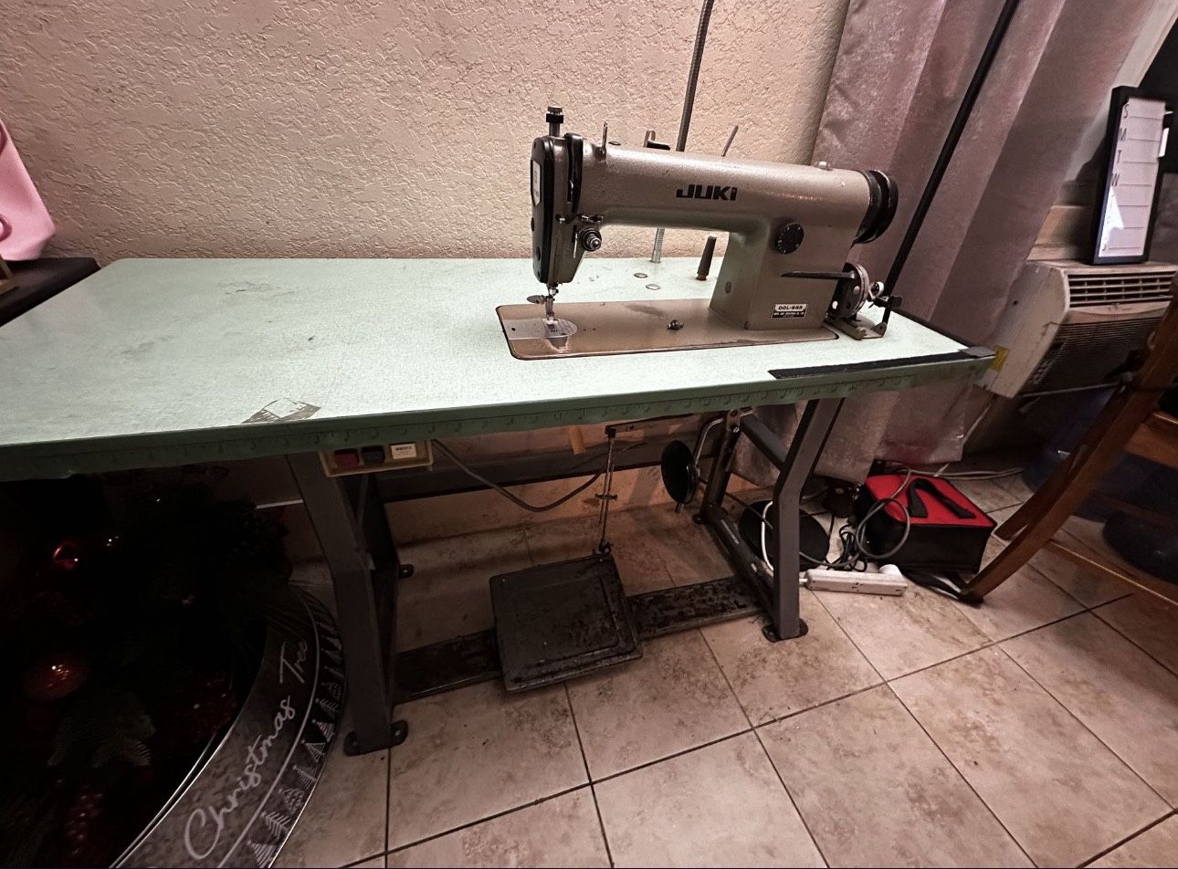 Juki DDL Industrial Grade Sewing Machine W/ Free Fabric