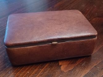 #1668, Aries, Piel Bovino Valet box.