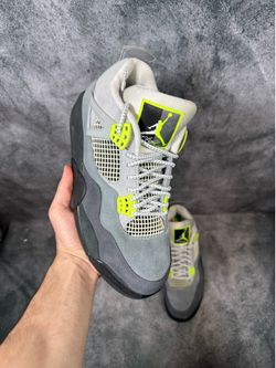 Jordan 4 neon size 10.5
