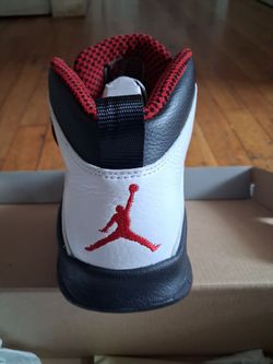 Chicago jordan 10 size 8.5