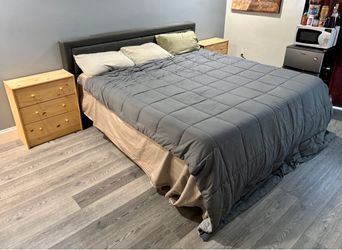Nectar Premier King Memory Foam Mattress With Tufted Blue-Grey Frame And 2 Pillows