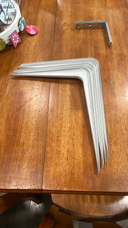 Shelf bracket