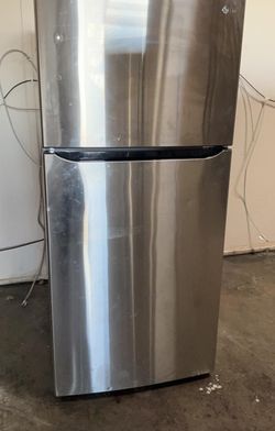 LG Top Mount 27" Apartment Size Stainless Steel Fridge
