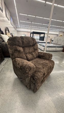 OVERSIZED RECLINER