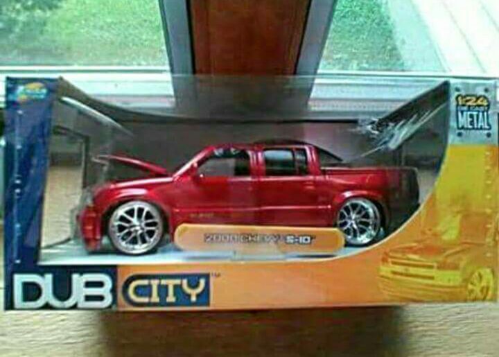 OLDER JADA DUB CITY 2000 Chevy S10 Custom Truck