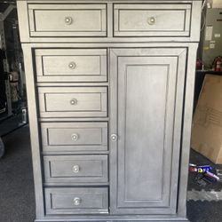 Dresser/armoire