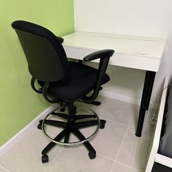 Desk With Adjustable Chair 