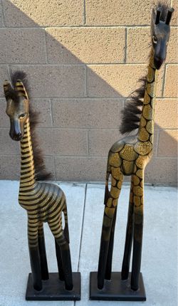 •••HAND CARVED WOODEN GIRAFFES •••
