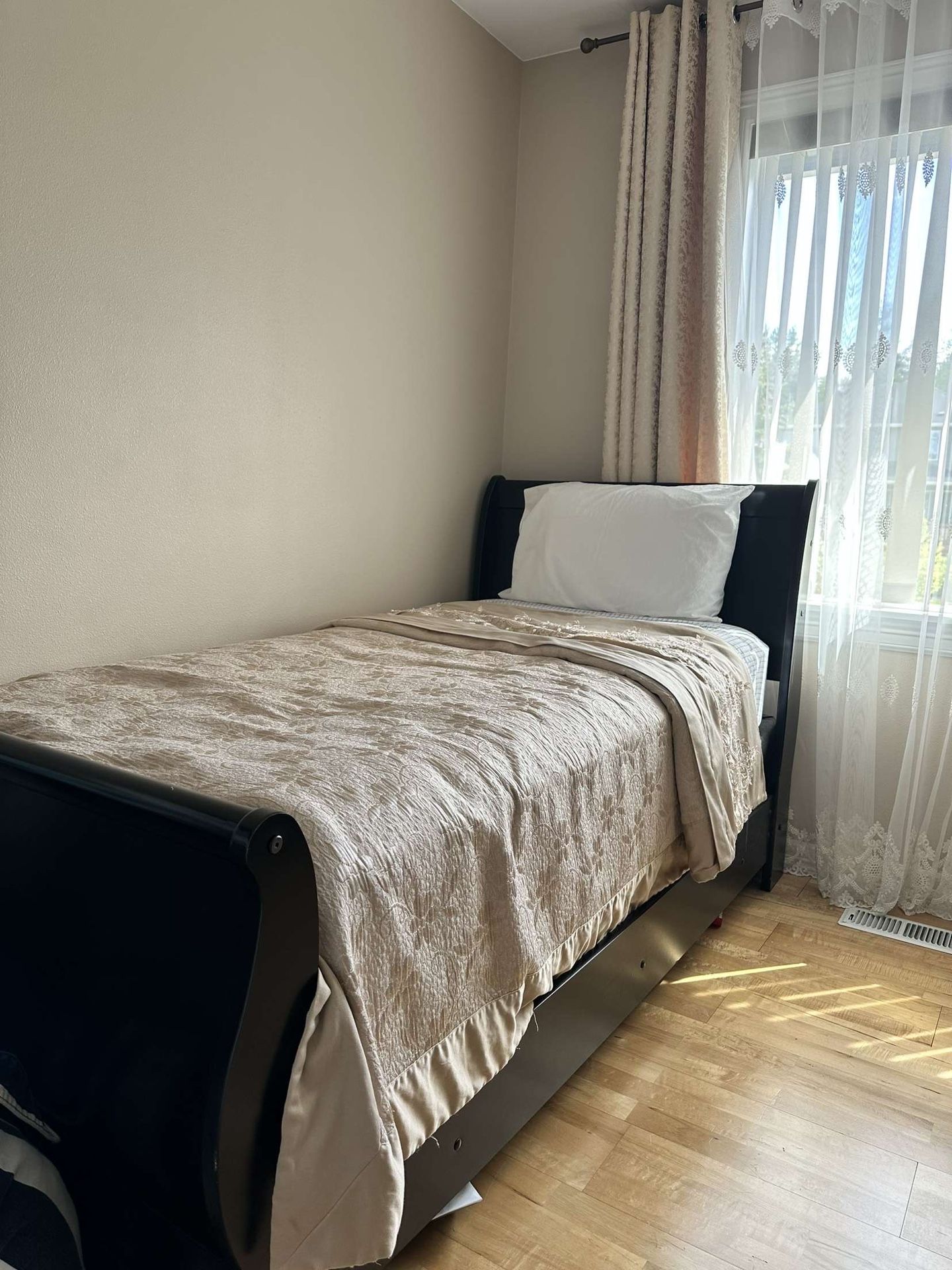 2 twin beds with mattresses and 1 dresser