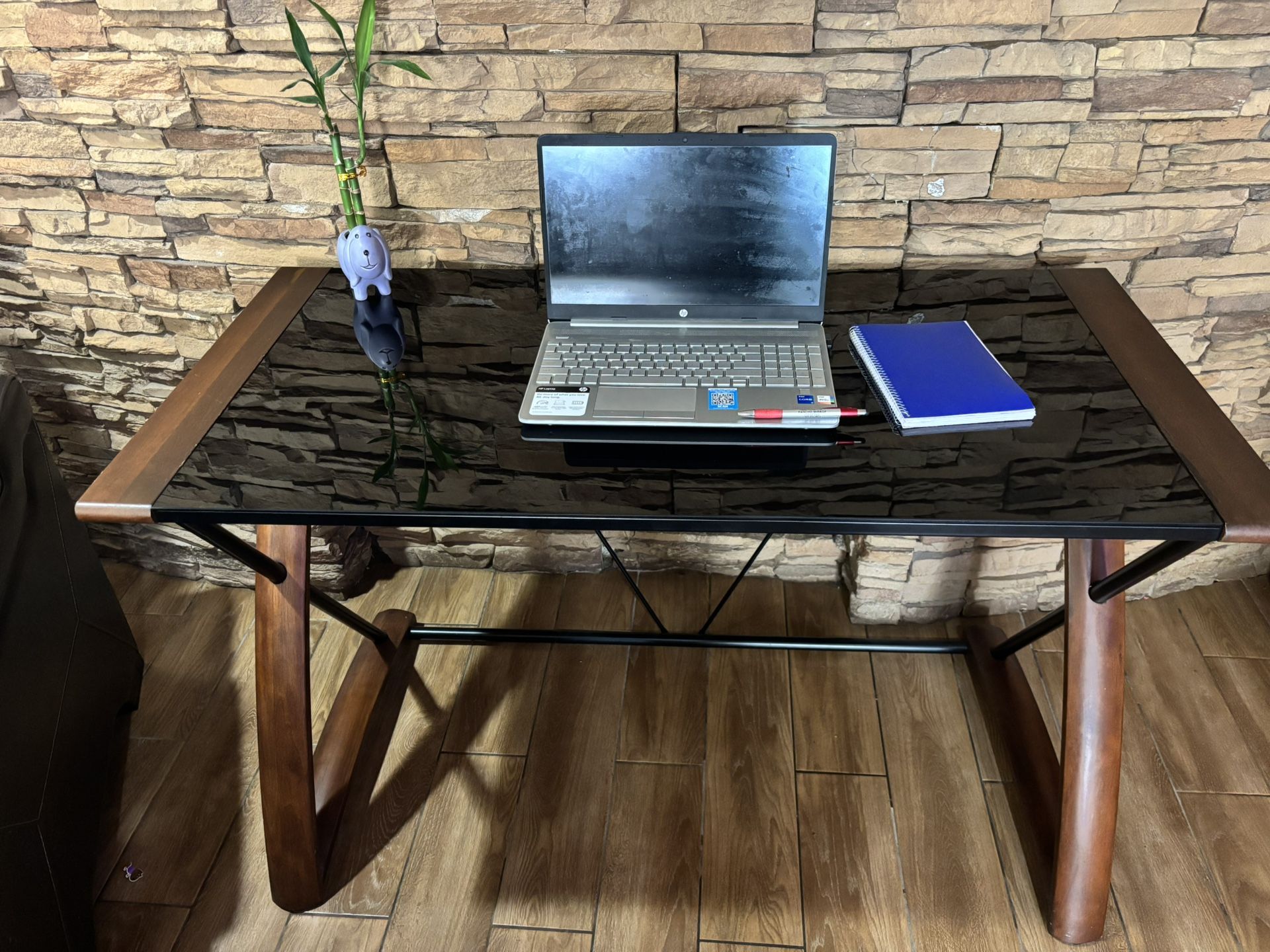 Table / Desk