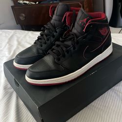Jordan 1 Retro Mid