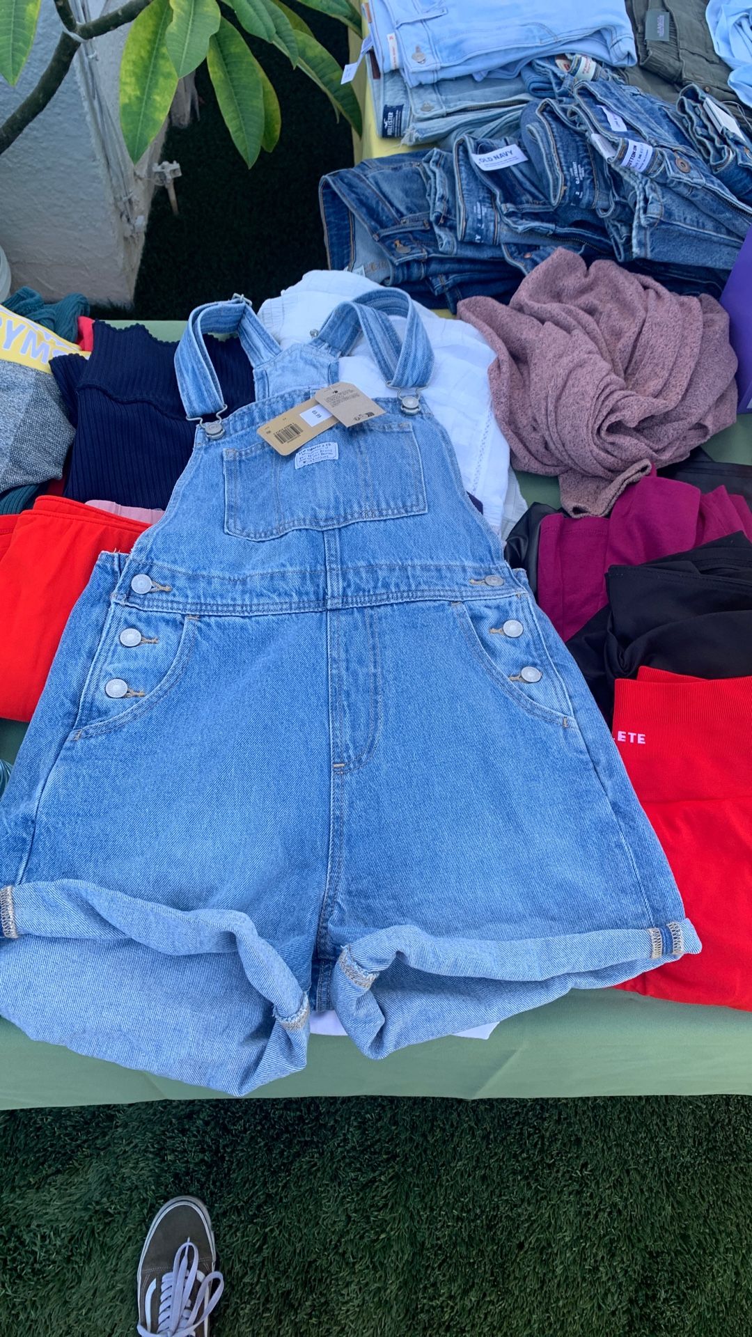 New Levi’s Shorts Overalls