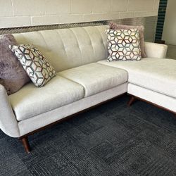 Beige Reversible Couch - Free Delivery 🛻