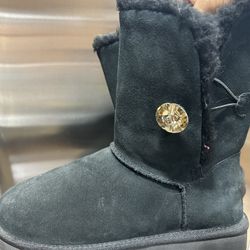 Women’s UGG Bailey Button Boot Size 9