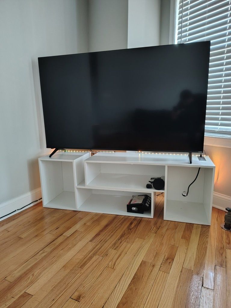 65 Inch Vizio Flat Screen Tv. LED TV STAND. 3 MONTH USED
