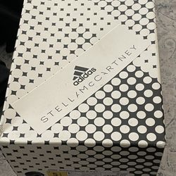 Women’s Running Shoes 