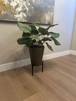 39” Faux Calathea Orbifolia Plant Tree w/ Metal Planter Pot and Stand
