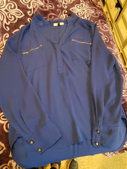 Royal blue dress shirt, size medium like new 12$