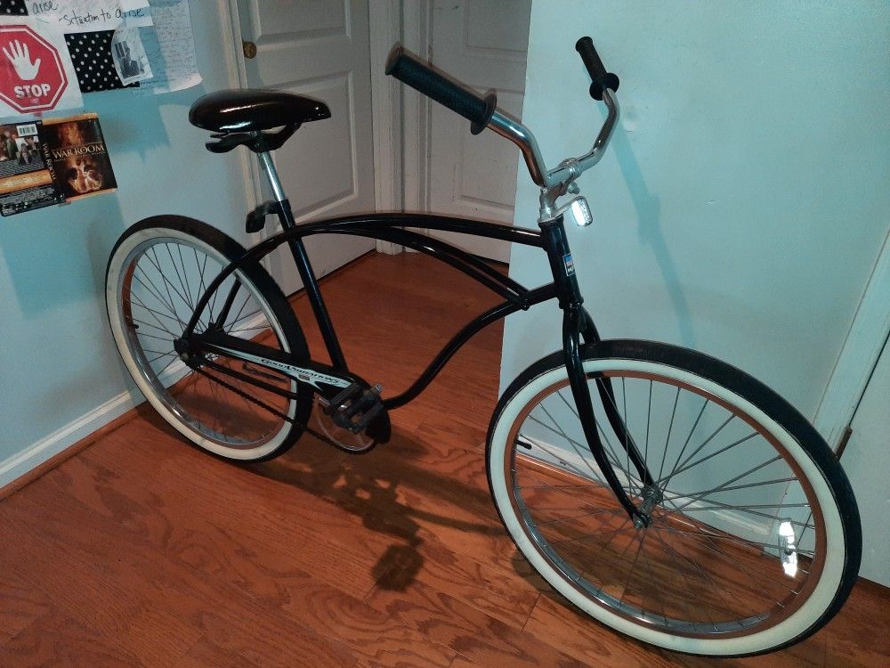 Freshly painted Huffy Good Vibrations Beach Cruiser 26 inch great condition rides smooth