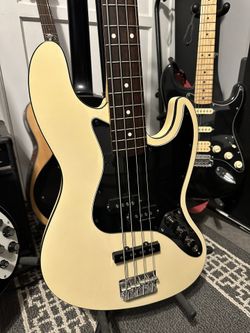 Fender Aerodyne Jazz Bass 