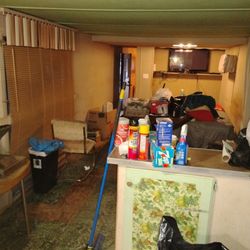 10x44 Trailer 1 Bed 1 Bath Fenced Yard  Fridge Microwave Oven Hot Water Heater 