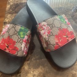 WOMEN'S SANDALS 
